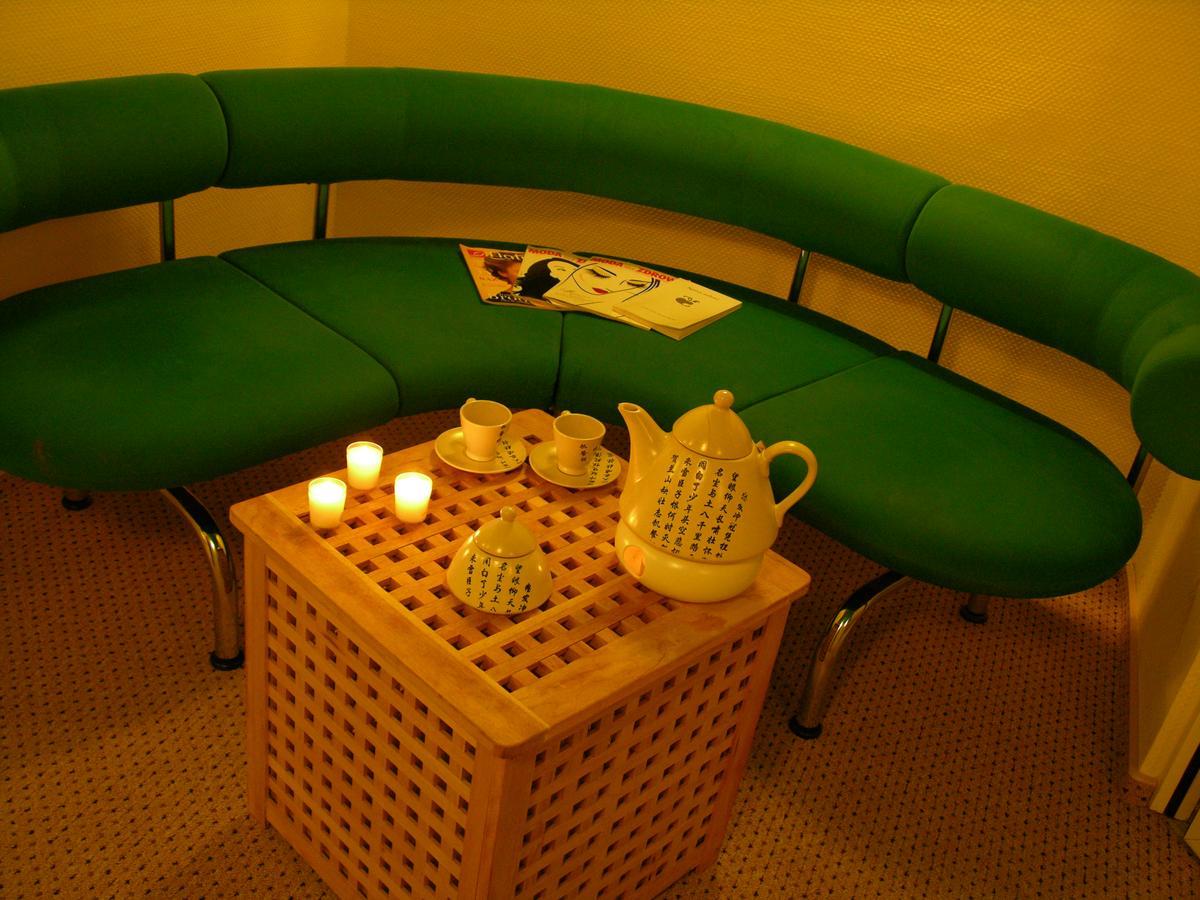 אוסטראון Hotel Jaskolka מראה חיצוני תמונה