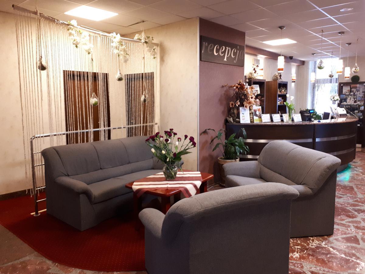אוסטראון Hotel Jaskolka מראה חיצוני תמונה