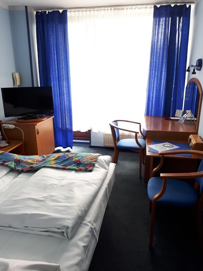 אוסטראון Hotel Jaskolka מראה חיצוני תמונה