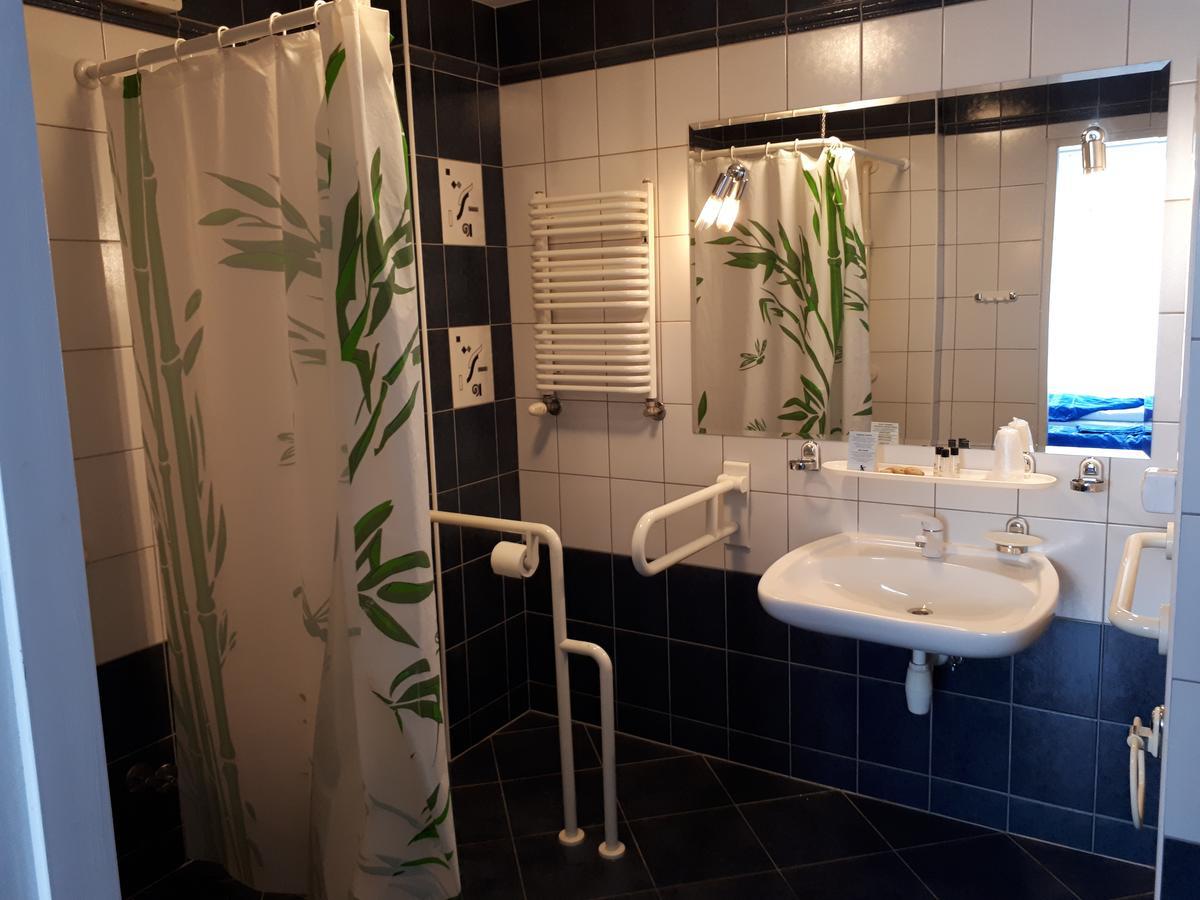 אוסטראון Hotel Jaskolka מראה חיצוני תמונה