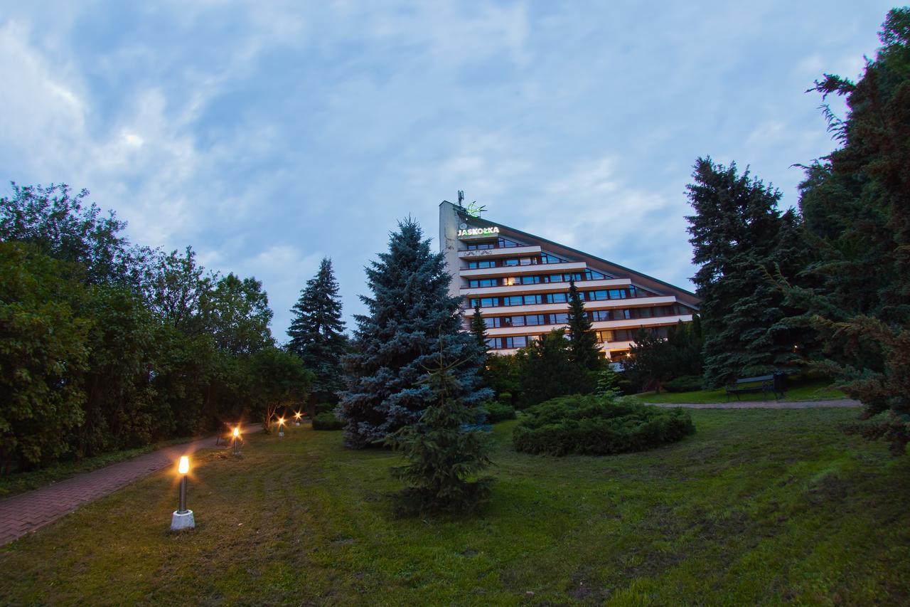 אוסטראון Hotel Jaskolka מראה חיצוני תמונה