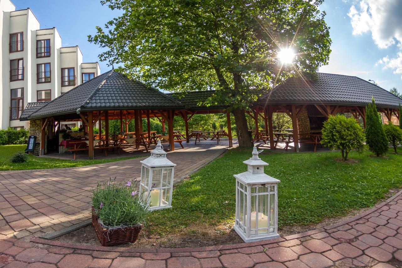 אוסטראון Hotel Jaskolka מראה חיצוני תמונה