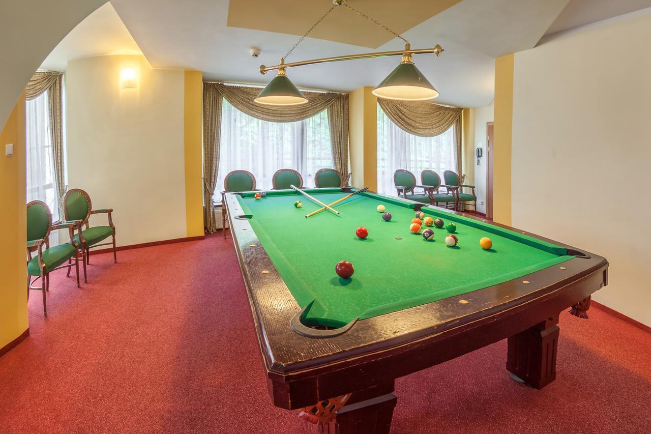 אוסטראון Hotel Jaskolka מראה חיצוני תמונה