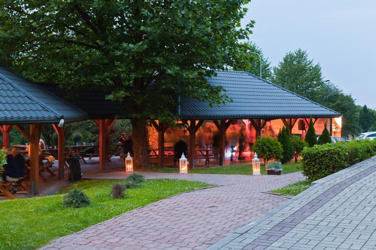 אוסטראון Hotel Jaskolka מראה חיצוני תמונה